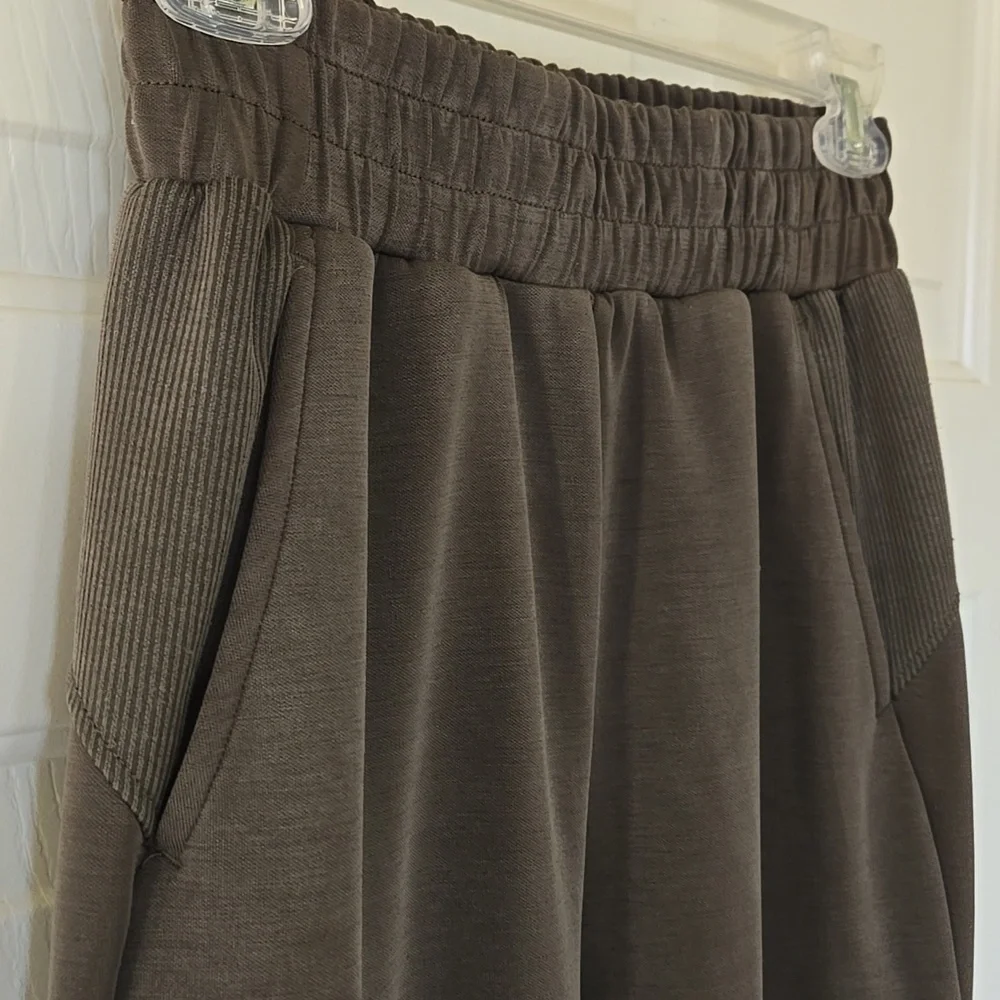 Evereve Ari Cargo Joggers - Picture 6 of 12
